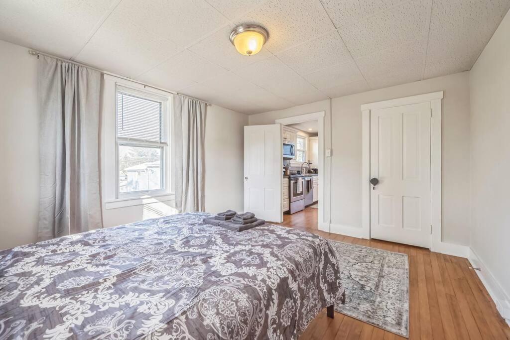 Amazing New Cottage King Bed Game Room Upmc Lititz Exterior photo