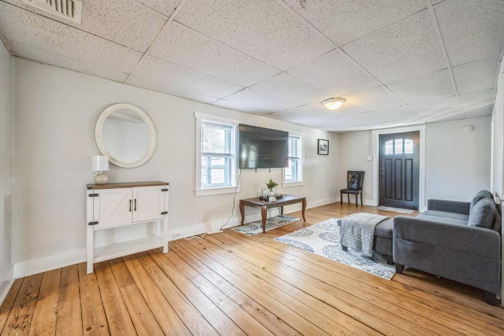 Amazing New Cottage King Bed Game Room Upmc Lititz Exterior photo